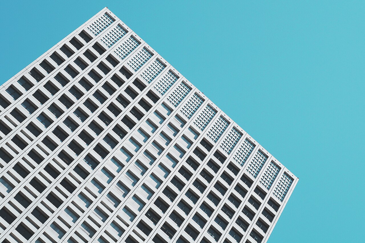 Fachada contemporánea · imagen editorial
